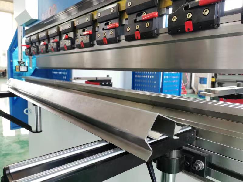 Prensa dobradeira hidráulica CNC de 4 eixos 160t-4000