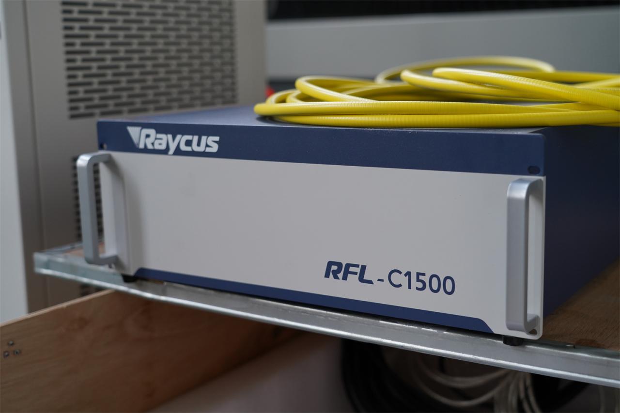 Máquina de corte a laser de fibra CNC de aço inoxidável 3015 4kw 1kw 2kw 3kw