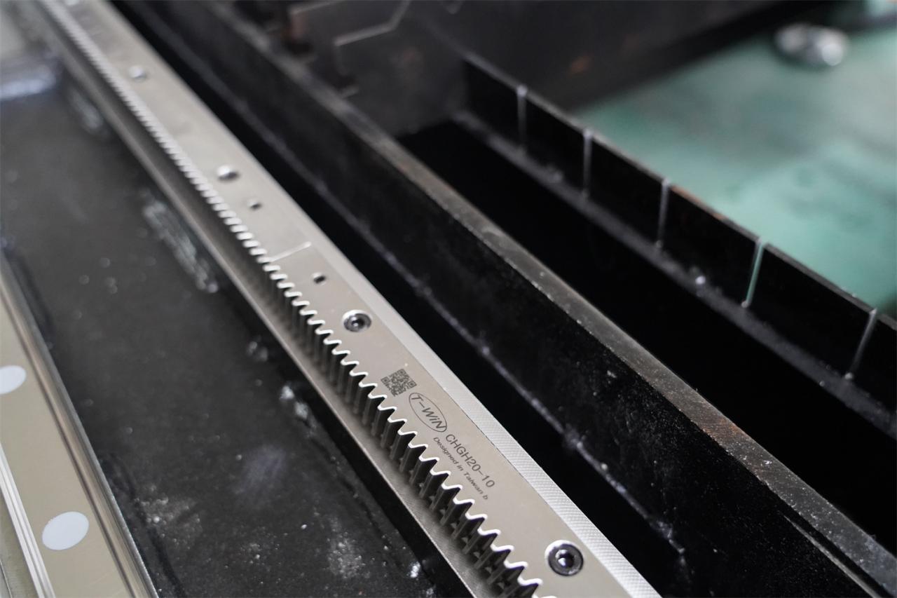 Máquina de corte a laser de fibra CNC de aço inoxidável 3015 4kw 1kw 2kw 3kw