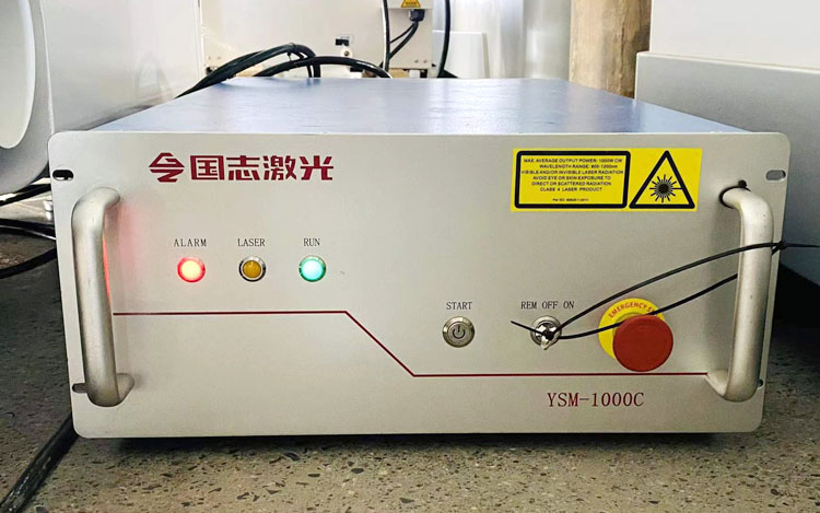 Máquina de corte a laser de fibra 3015 para corte de alta velocidade de materiais metálicos de 1-6 mm