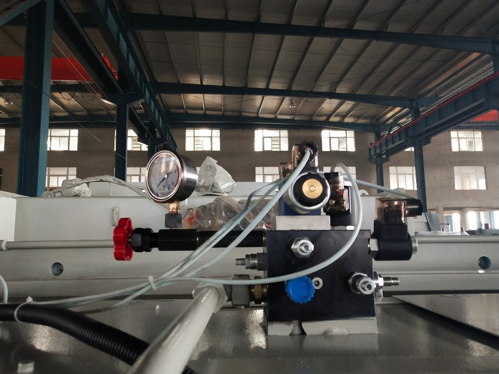 Máquina de freio de prensa hidráulica de metal da china com preço razoável
