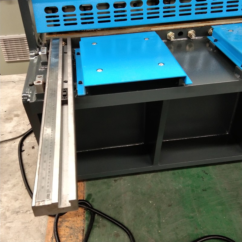 Qc12k-4x2500 CNC máquina de corte hidráulica personalizada máquina de corte